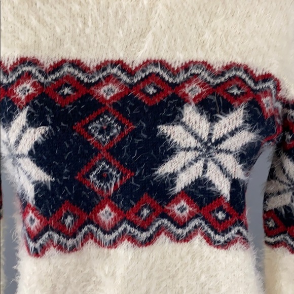 Forever 21 Winter Sweater - Picture 2 of 3